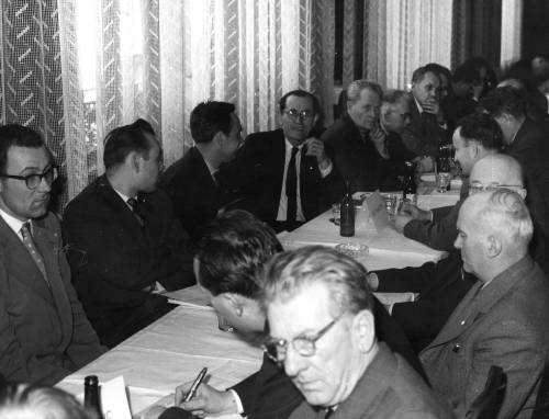 Delegáti jubilejního sjezdu k 100. výročí JČMF v roce 1962. Zleva: Zbyněk Kubíček, Jaroslav Pospíšil, Oldřich Lepil (ještě jako delegát pobočky v tehdejším Gottwaldově), Otto Berka (předseda gottwaldovské pobočky), zprava: František Živný (Ostrava), Miroslav Laitoch, Bedřich Havelka, Bohumil Hacar, František Dubčák (Gottwaldov)